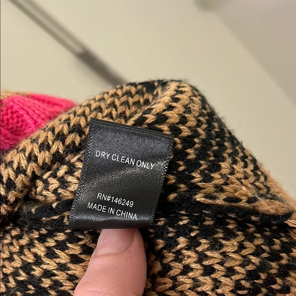 Aakaa: Women's Leopard Print Sweater - Black and Tan with Pink Accents - Picture 6 of 7